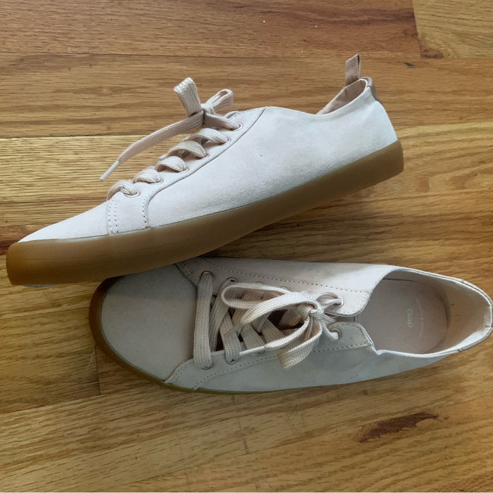 Gap shoes size 8